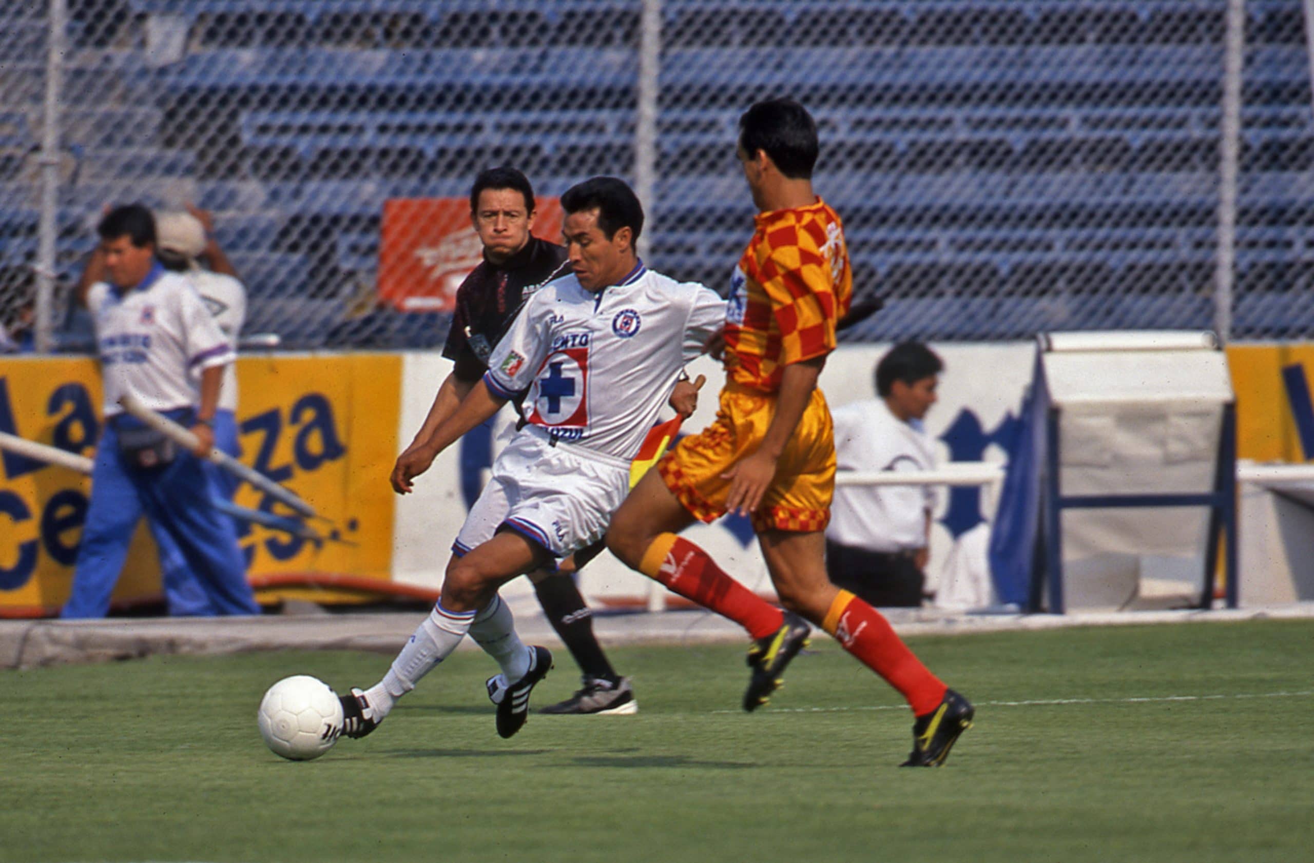 Benjamín Galindo, el maestro que regalaba playeras por dominadas