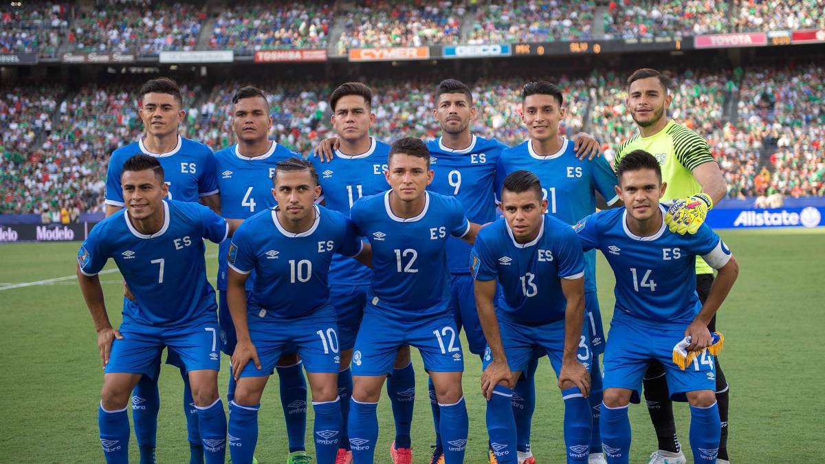 México enfrenta a El Salvador por el liderato de grupo