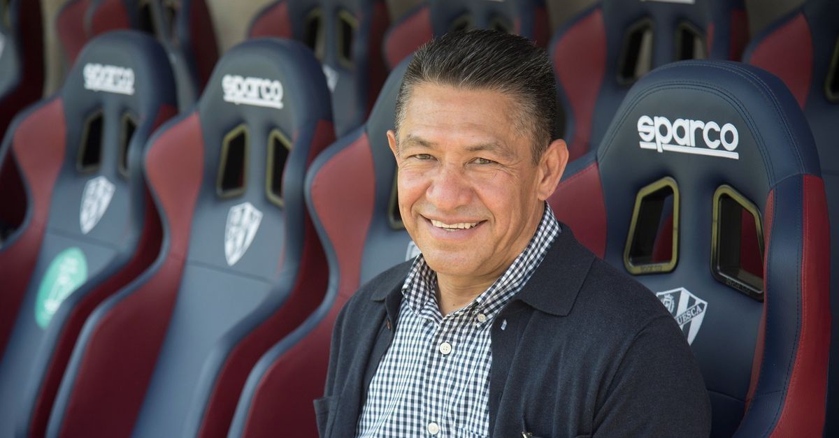 Nacho Ambriz dejó de ser el técnico del Huesca