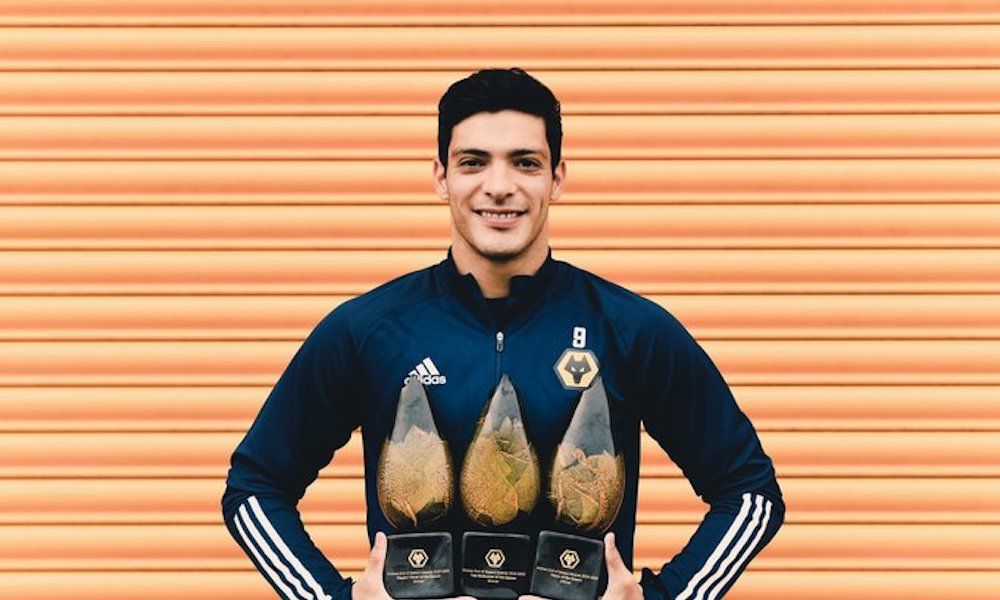 Raúl Jiménez cumple 10 años como jugador profesional