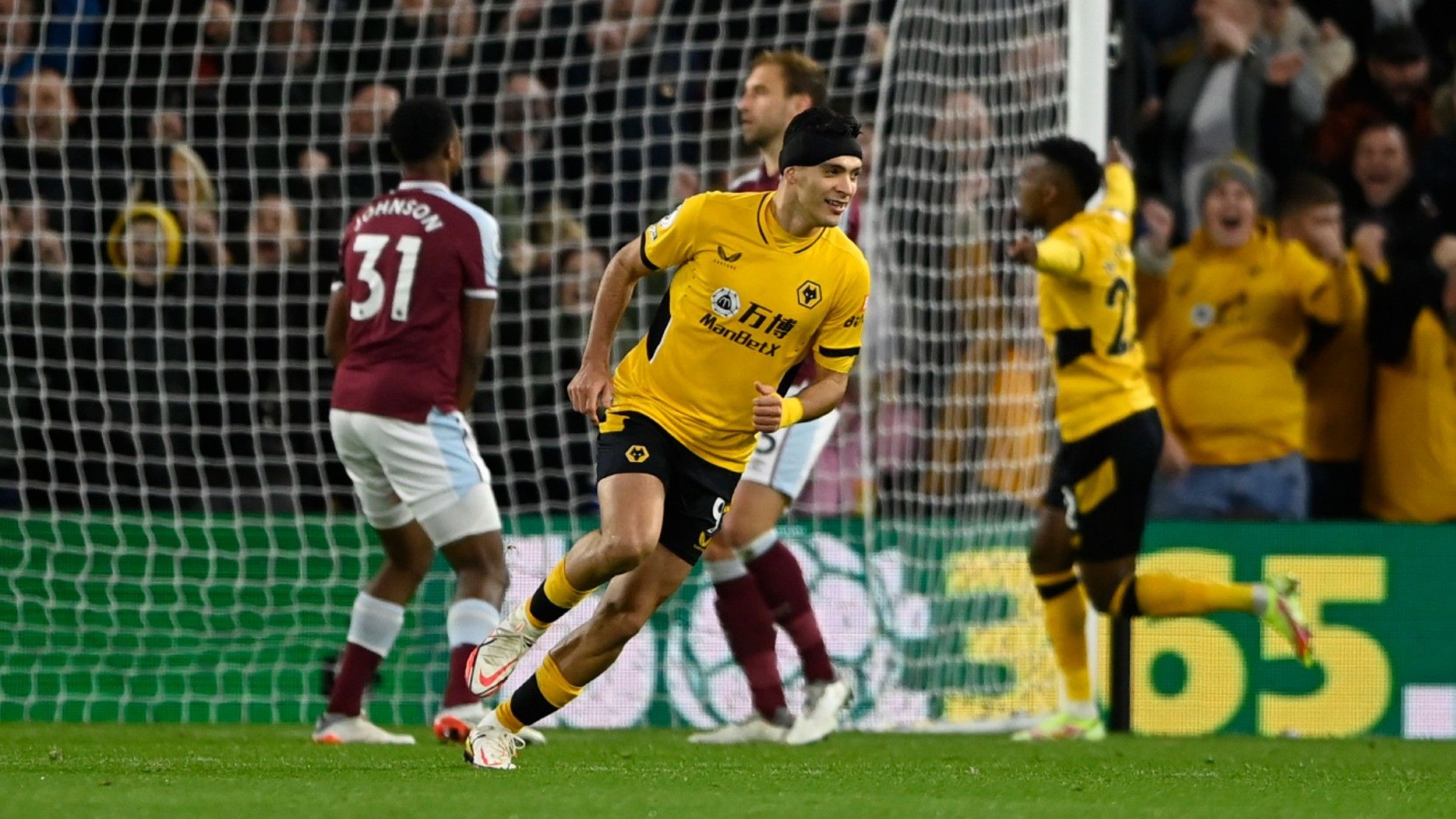 El gol de Raúl Jiménez está nominado entre los mejores de la Premier en noviembre