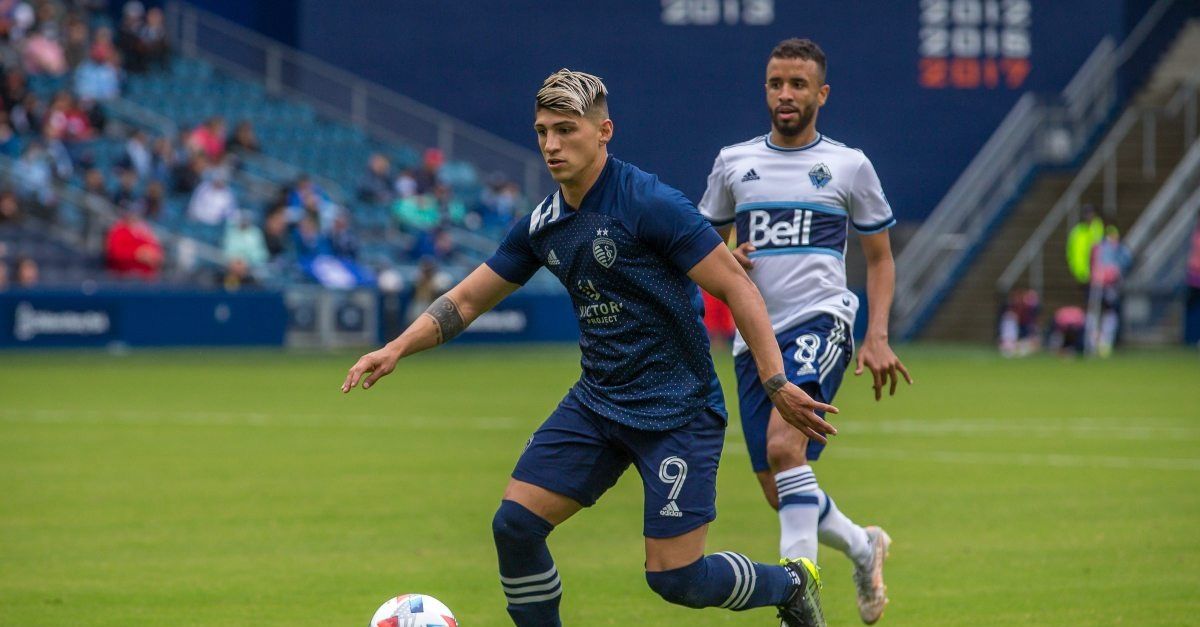 Alan Pulido se perderá el resto de la temporada por una operación en la rodilla