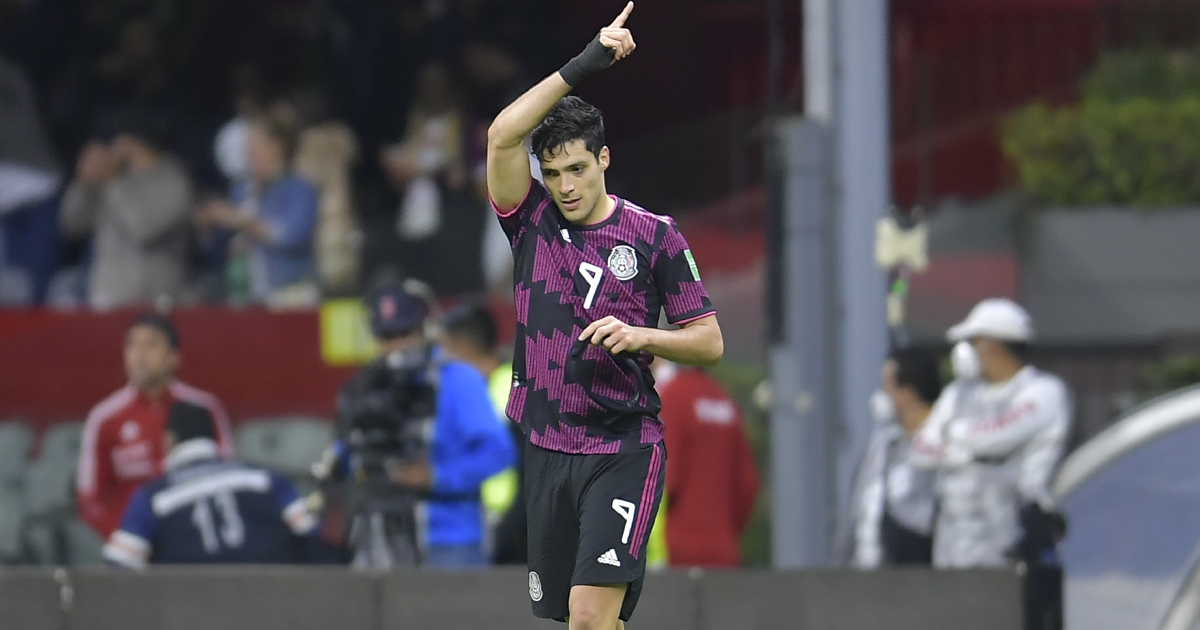 México sufre pero vence a Panamá