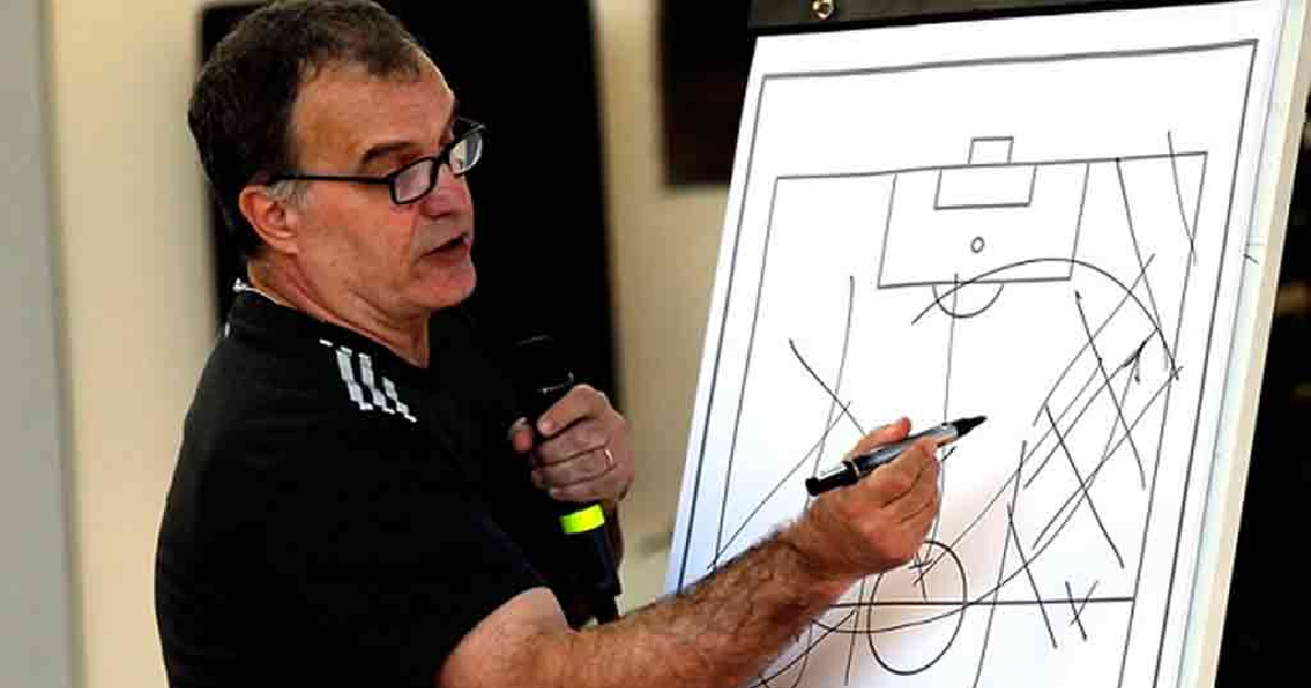 Marcelo Bielsa: el genio detrás de la cantera del Atlas en los 90