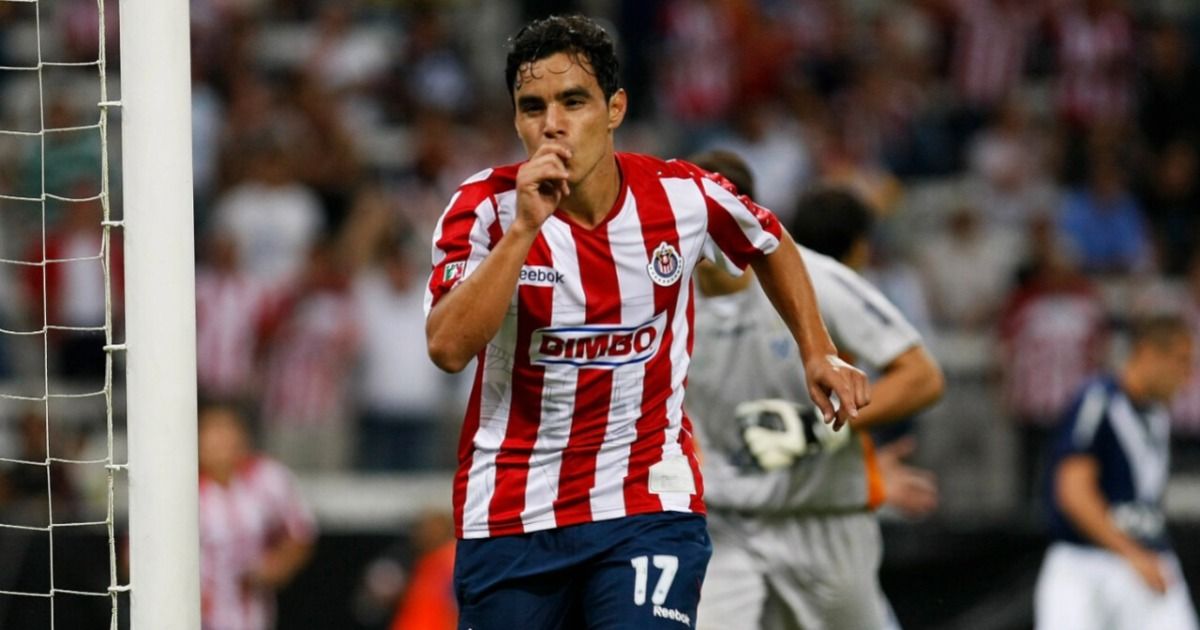 A 21 años, así fue el debut de Omar Bravo en la Primera División