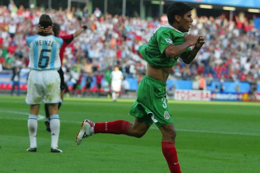 El gol de Carlos Salcido con el Tri exhibiendo a toda la defensa argentina