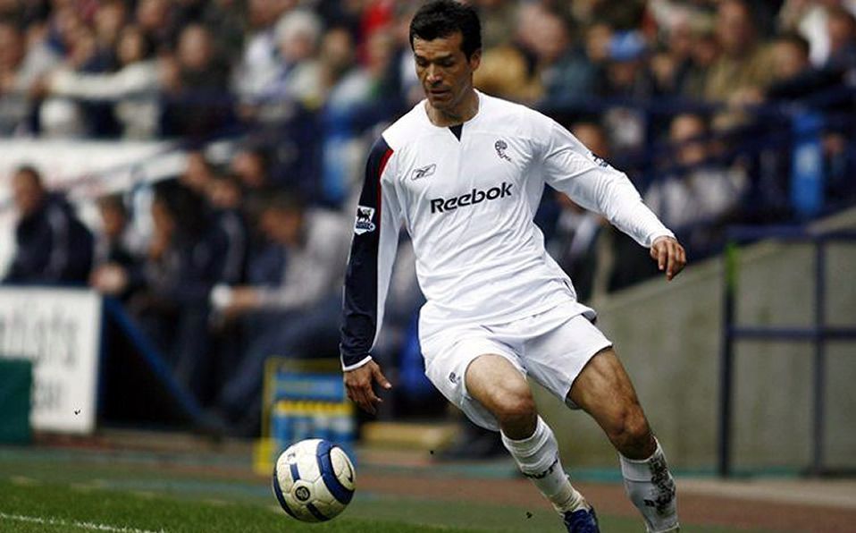 Borgetti es el primer jugador mexicano en jugar en la Premier League de Inglaterra. 